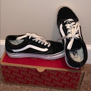Vans black and white